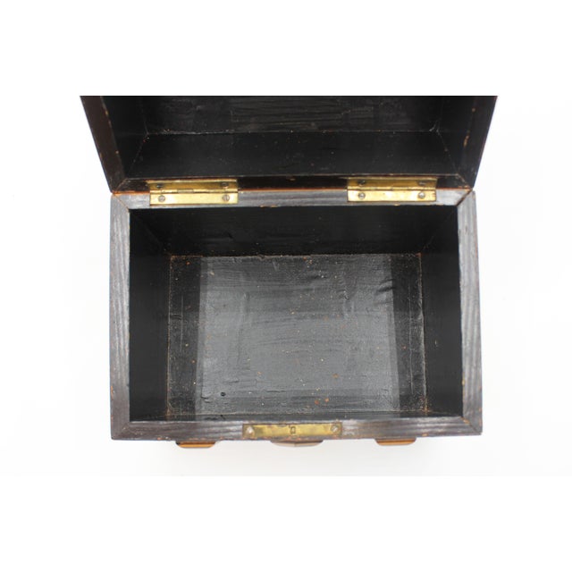 Brown Early 20th Century English Arts & Crafts to Art Deco Satinwood Box For Sale - Image 8 of 9