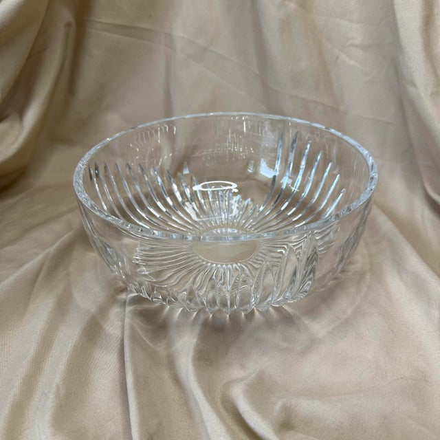 Transparent Vintage Centerpiece Bowl in Staccato Pattern by Mikasa For Sale - Image 8 of 9