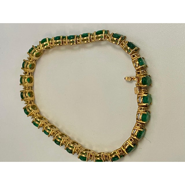 15 Carat Natural Emerald & 2.8 Carat Diamond Tennis Bracelet 14 Kt Yellow Gold For Sale In New York - Image 6 of 18