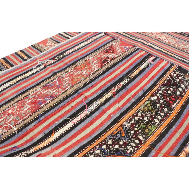 Mid 20th Century Vintage Turkish Kilim Rug - 05'10 X 09'06 For Sale - Image 5 of 8