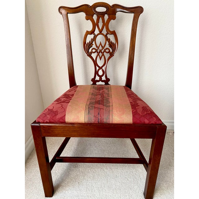 Baker Furniture Historic Charleston Collection Georgian Banded Mahogany Double Pedestal Table and Eight Chairs Exquisite Excellent Condition For Sale - Image 15 of 18