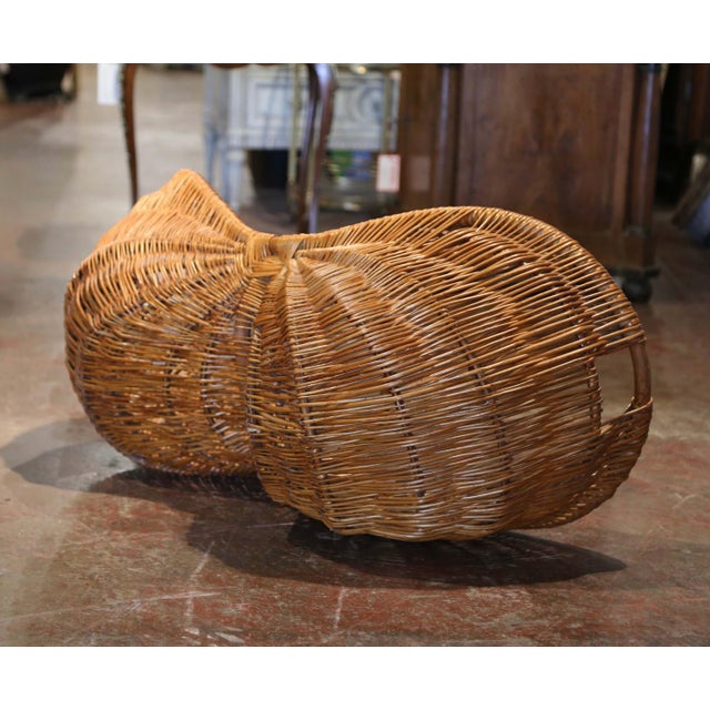 Early 20th Century French Grape Harvest Wicker Basket With Bamboo Handle For Sale In Dallas - Image 6 of 6