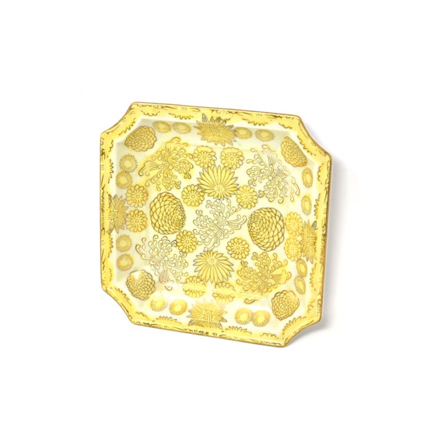 Chinoiserie Vintage Chinese Chinoiserie Yellow & Gold Octagonal Porcelain Tray With Chrysanthemums For Sale - Image 3 of 8