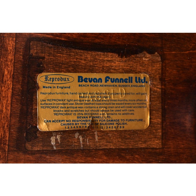 English Georgian Banded Mahogany Pedestal Dining Table or Breakfast Table by Bevan Funnell, Newly Refinished For Sale - Image 9 of 10