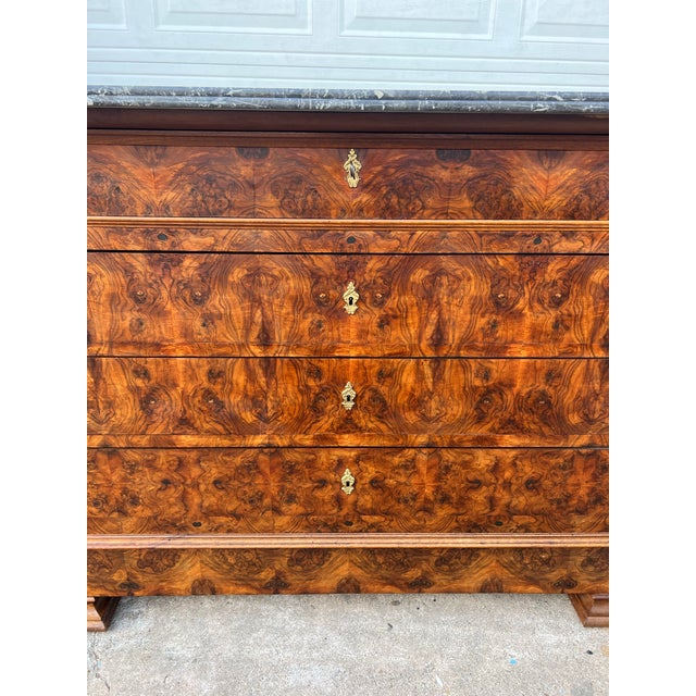 French French 19th Century Louis Philippe Burl Walnut Marble Top Commode For Sale - Image 3 of 12