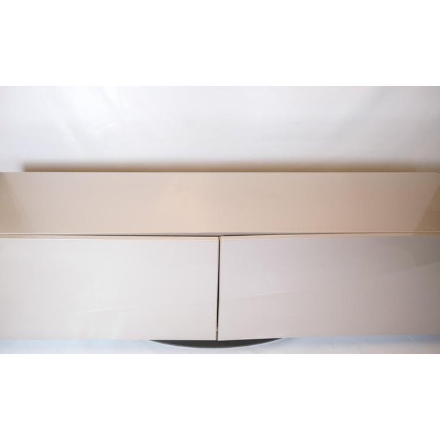 Speed Up Sideboard in High Gloss Grey Paint by Sacha Lakic for Roche Bobois For Sale - Image 5 of 18