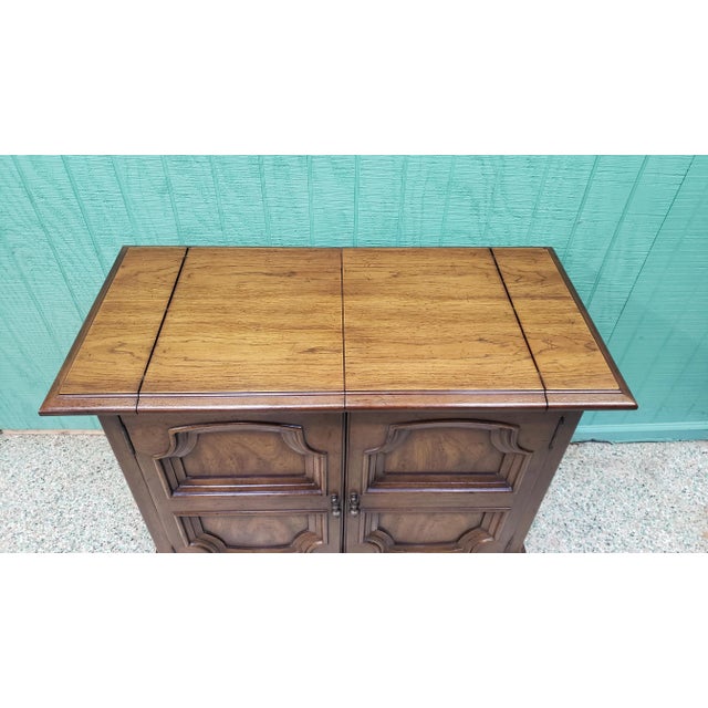 Late 20th Century Small Buffet by Henredon Fine Furniture – Solid Wood Buffet With Cabinets and Expandable Top For Sale - Image 6 of 12