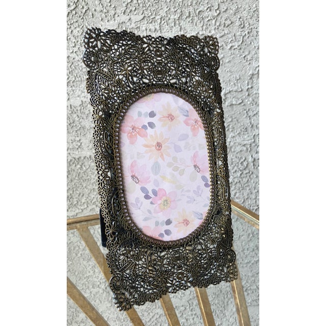 Late 20th-Century Art Nouveau-Inspired Bronze-Tone Filigree Easel Back Picture Frame For Sale In Austin - Image 6 of 18