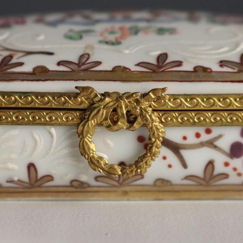 Porcelain Box from Edmé Samson Paris For Sale - Image 5 of 10