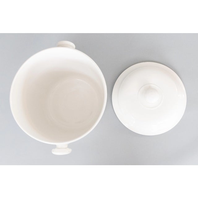 19th Century French Creil Et Montereau White Ironstone Lidded Ice Bucket For Sale In Houston - Image 6 of 10