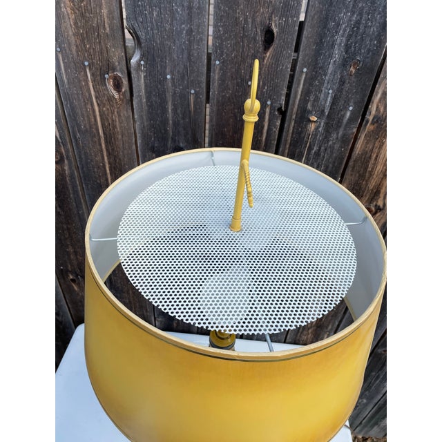 Mustard Vintage Mid Century Americana Mustard Table Lamp For Sale - Image 8 of 12