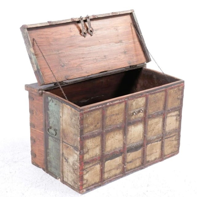 19th Century Oversize Indian Wedding / Dowry Chest / Trunk For Sale - Image 4 of 11