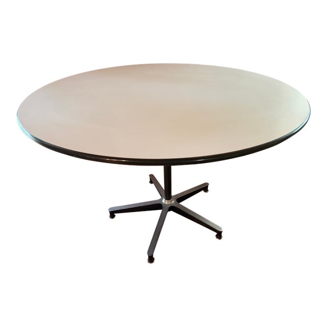 Vintage Mid Century Attributed to Herman Miller Round Dining Table For Sale