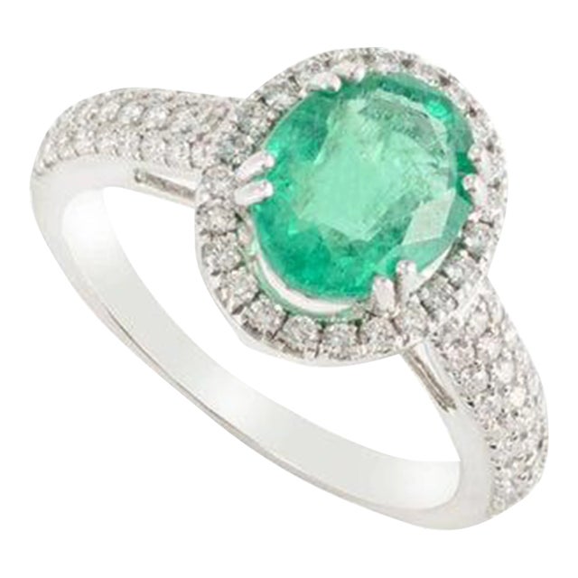 Modern Glamorous 1.59ct Emerald Halo Diamond Engagement Ring Size 7 in 18k Gold For Sale - Image 3 of 9