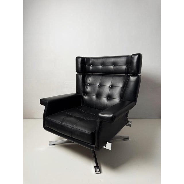 Saporiti Italia Large Leather Armchair attributed to Sergio and Giorgio Saporiti for Saporiti Italia, 1950s For Sale - Image 4 of 10