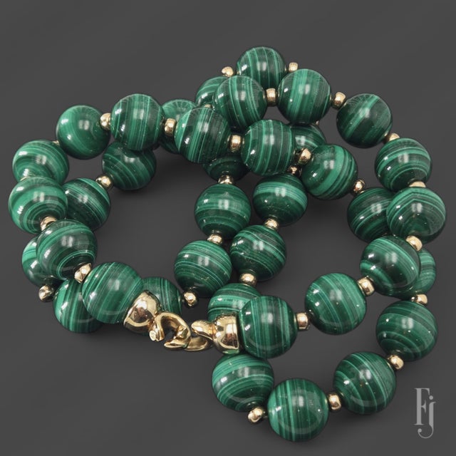 Mid-Century Modern Mid 20th Century Beaded Malachite Necklace With a 14k Yellow Gold Clasp & Accents For Sale - Image 3 of 3