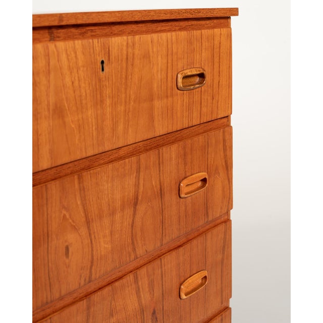 1960s Scandinavian Teak Chest of Drawers with Recessed Handles, 1950s For Sale - Image 5 of 10