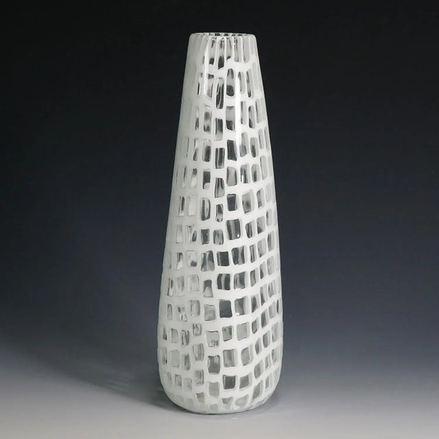 Tobia Scarpa vase 'occhi' for Venini ca. 1970 A white 'occhi' murrine vase designed by tobia scarpa in 1960, manufactured...