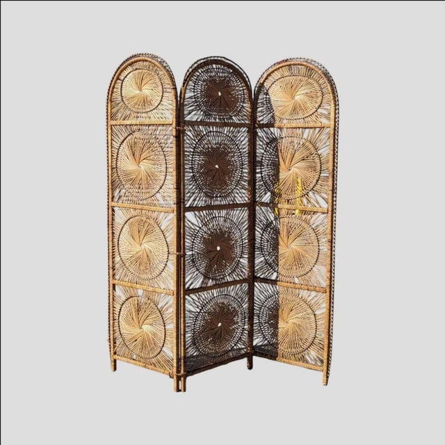 Postmodern Mid-Century Rattan Starburst Room Divider – Vintage Boho Chic, 1970s For Sale - Image 3 of 5
