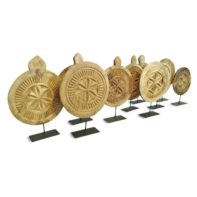 Mid 20th Century Vintage Wood Medallion on Stand For Sale - Image 5 of 7