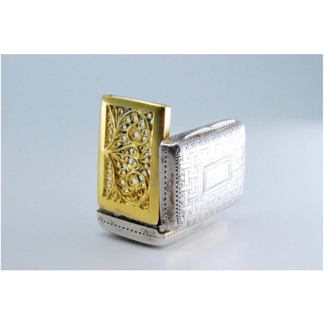 Metal George IV Silver and Gold Vinaigrette Box with Lid Engraving For Sale - Image 7 of 10