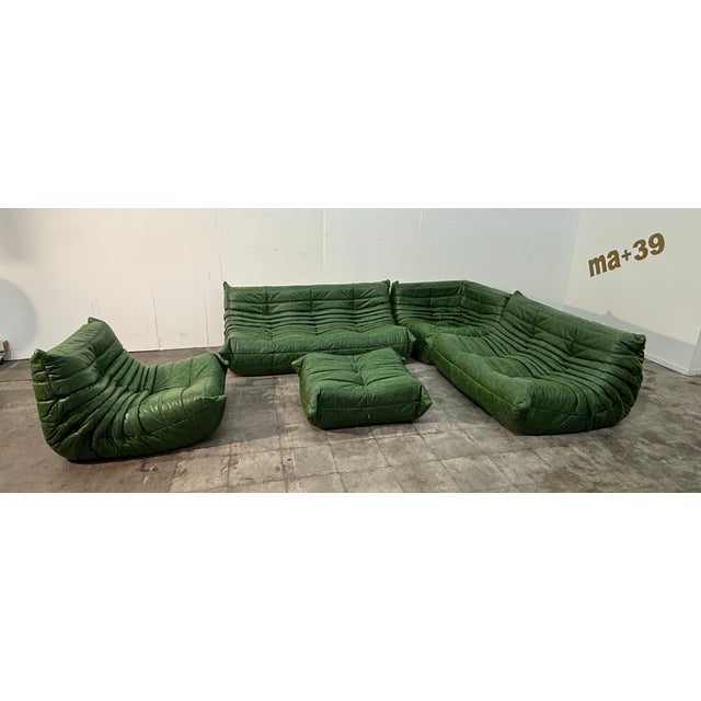 This stunning five-piece Togo sofa set in emerald green leather brings an iconic blend of form, function, and timeless...