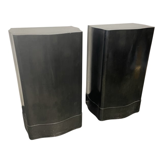 Mid 20th-Century Palm Beach Regency Marshall Fields Black Lacquer Display Pedestals - a Pair For Sale