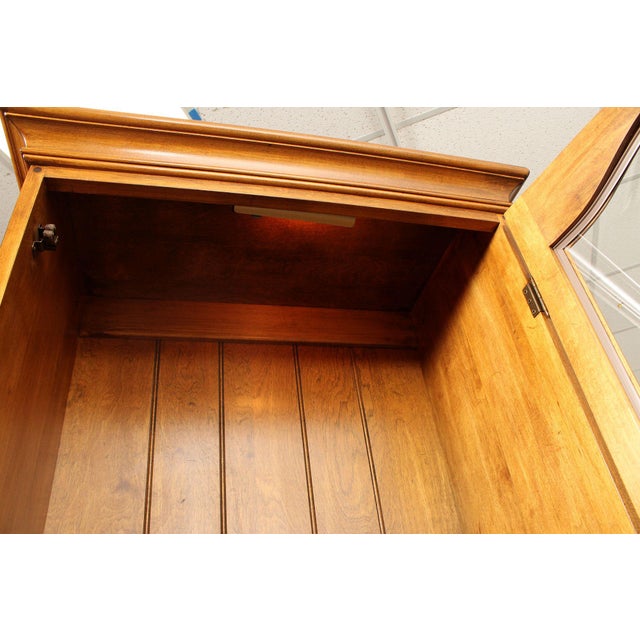 Ethan Allen Ethan Allen 1776 Collection Maple Gun Cabinet For Sale - Image 4 of 18