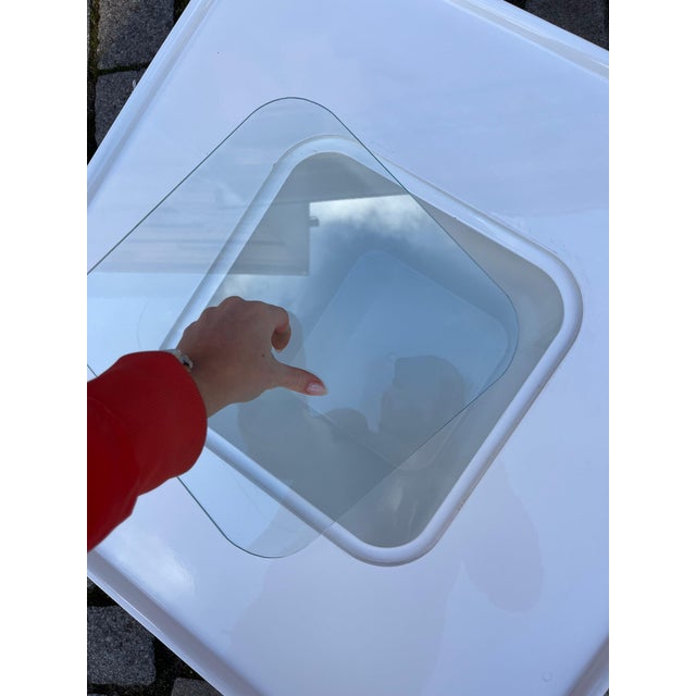 White White Plastic and Glass Coffee Table by Peter Ghyczy For Sale - Image 8 of 11