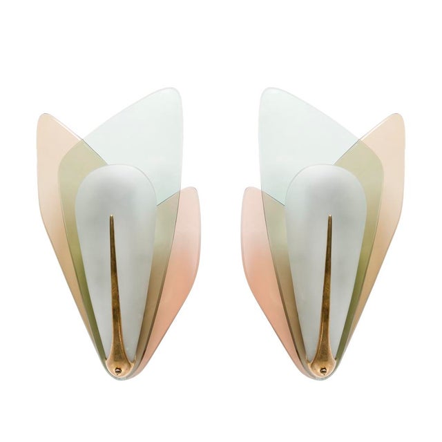 Fontana Arte Wall Lamps in Brass and Shaped Glass by Max Ingrand for Fontana Arte, 1950s, Set of 2 For Sale - Image 4 of 4