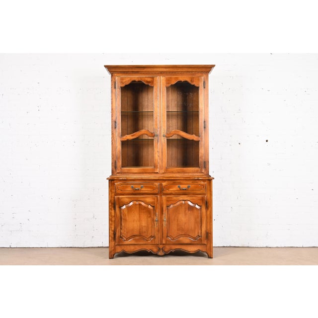 Ethan Allen French Provincial Louis XV Solid Birch Lighted Breakfront Bookcase Cabinet For Sale - Image 13 of 13