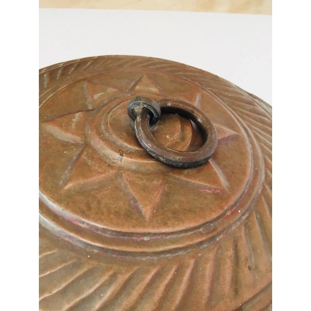 English Early 20th Century Antique Decorative Round Copper Box For Sale - Image 3 of 12