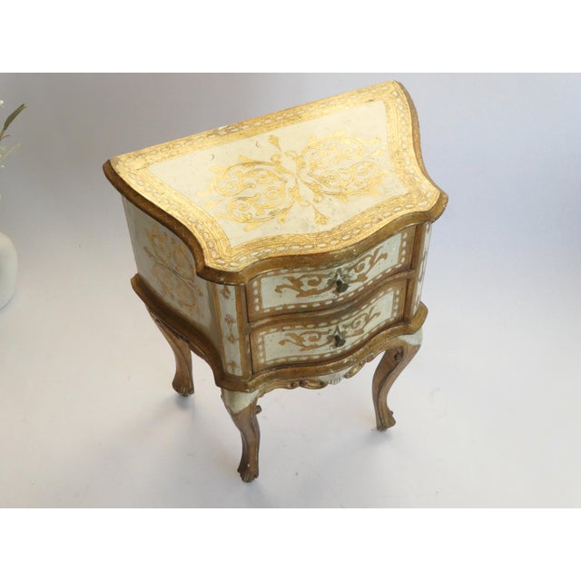 1960s Mid-Century Florentine Italian Gold and White Gilt Side Table Nightstand, 1960s For Sale - Image 5 of 10