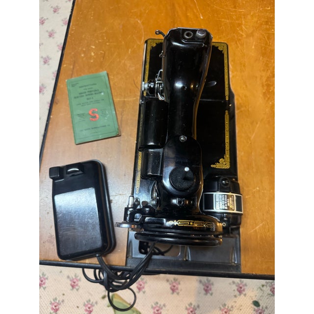 1940s Antique Singer Sewing Machine, Folding Table and Storage Case For Sale - Image 5 of 12