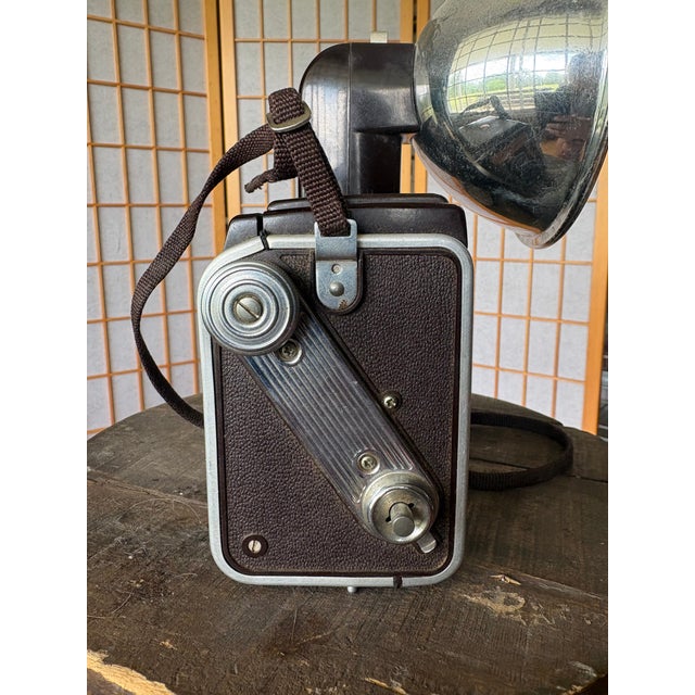 Eastman Kodak Vintage Kodak Duaflex IV Camera With Kodalite Flasholder – Mid Century Twin Lens Reflex Camera Decor For Sale - Image 4 of 8