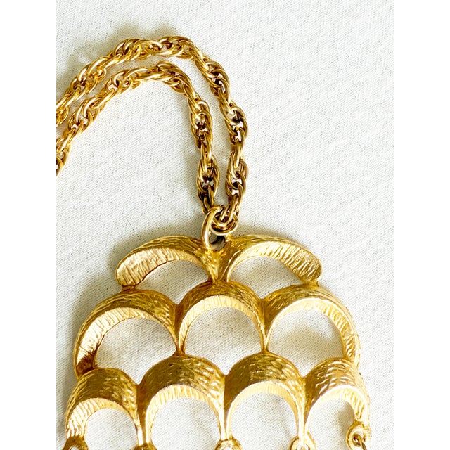 Vintage 1970s Brutalist Articulated Birdcage Tassel Pendant Necklace, Gold-Tone For Sale - Image 10 of 15