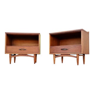 Mid Century Broyhill Sculptra Nightstands - a Pair For Sale