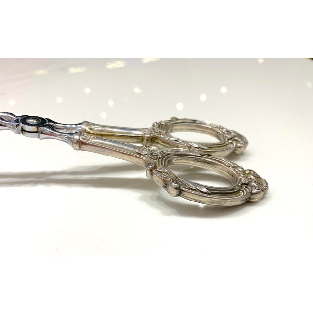 Weidlich Bros. Mfg. Co. Mid 20th Century Beautiful Web Sterling Silver Handle Pastry Tongs, Rose Floral Ancestry Pattern For Sale - Image 4 of 8