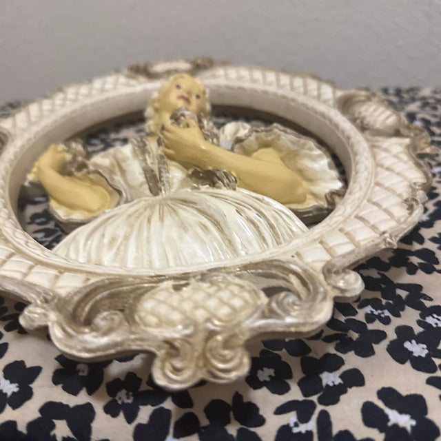 Vintage 1958 Universal Statuary Corp. Victorian Lady Chalkware Wall Plaque, Ornate Frame For Sale - Image 4 of 7