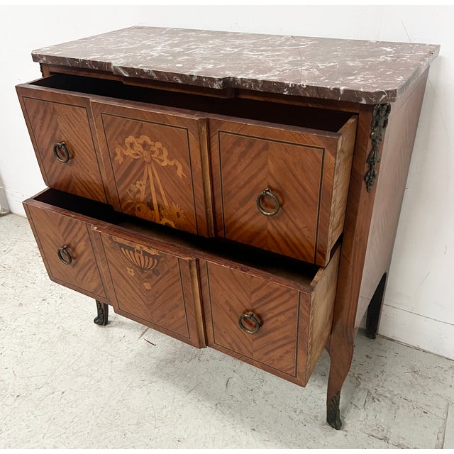 Marquetry Chest of Drawers with Projecting Top For Sale - Image 3 of 18