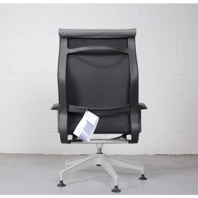Gray Herman Miller Setu Lounge + Ottoman For Sale - Image 8 of 13