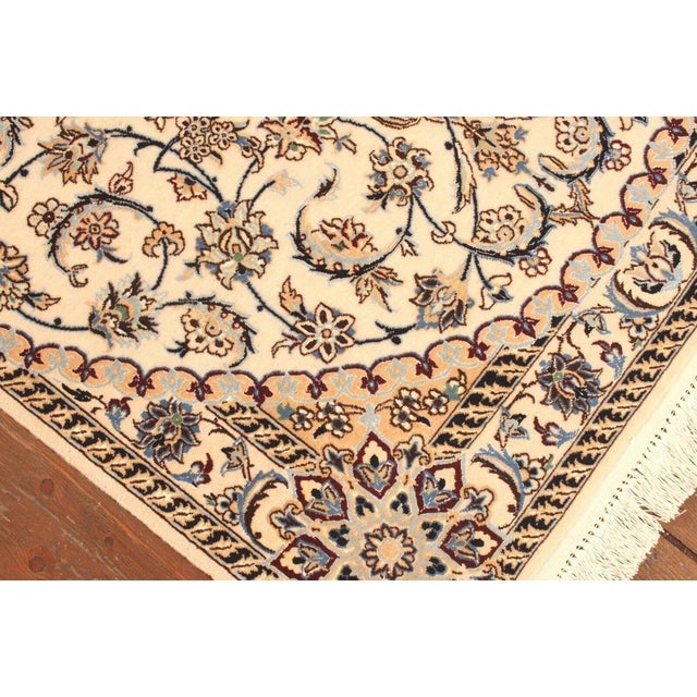 Middle Eastern Rug in Wool For Sale - Image 6 of 10