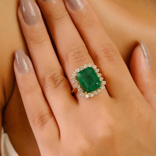Green 7.22Ct Zambian Emerald Halo Diamond Bridal Cocktail Ring Size 5.5 in 18k Solid Gold For Sale - Image 8 of 17