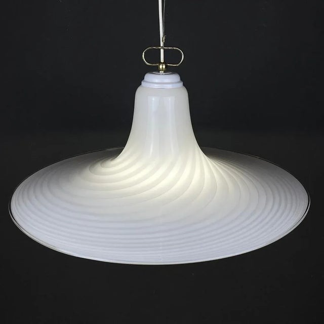 This swirl retro Murano pendant lamp was made in Italy in the 70s. Very beautiful white Murano glass with bends in the...