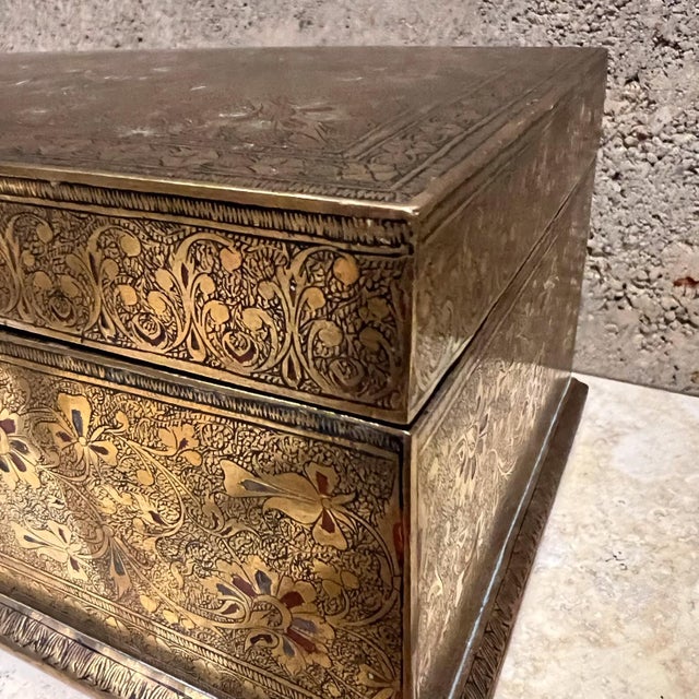 Art Deco Fine Patinated Brass Etched Jewelry Box Style Tiffany For Sale - Image 3 of 18