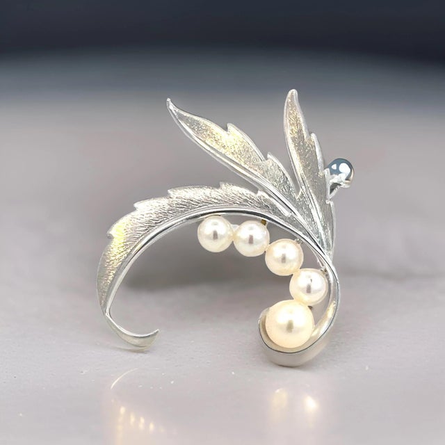 1990s Mikimoto Estate Akoya Pearl Brooch Pin Sterling Silver For Sale - Image 10 of 10