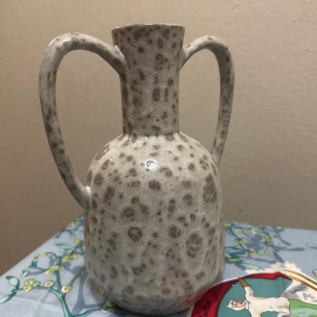 2000 - 2009 Textured Terracotta Amphora Vase – Speckled Neutral Decor For Sale - Image 5 of 7