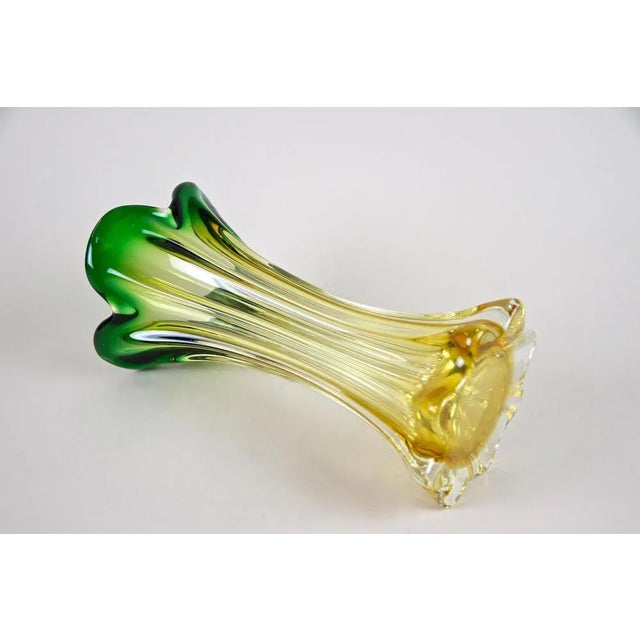 Mid-Century Italian Vase in Green Yellow Murano Glass, 1960 For Sale - Image 12 of 16