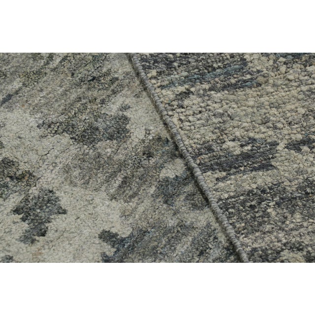 Rug and Kilim’s Modern Rug in Gray With Abstract Patterns For Sale In New York - Image 6 of 6