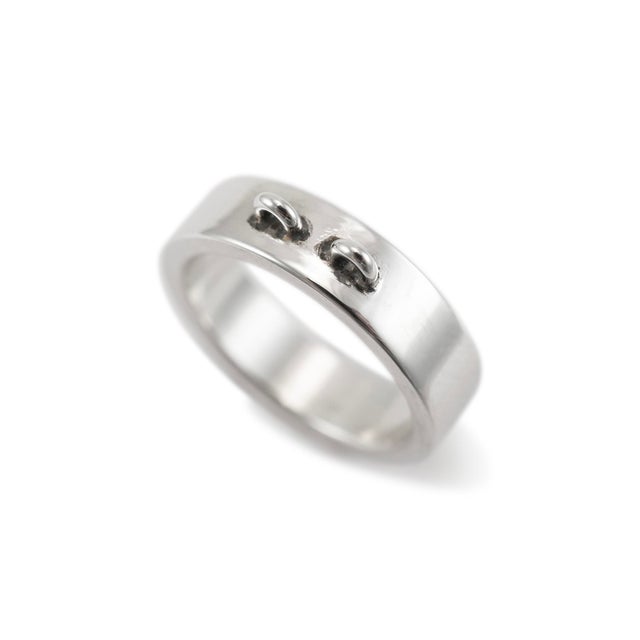 Brand: James Avery Gender: Ladies Metal Type: 925 Sterling Silver Ring Size: 5 Width: 4.85 mm Weight: 4.76 grams Ladies...